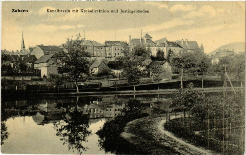 Carte postale ancienne Zabern Kanalbassin mit Kreisdirektion und Justizgebauden