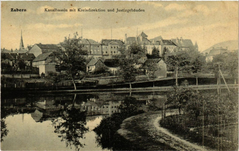 Carte postale ancienne Zabern Kanalbassin mit Kreisdirektion und Justizgebauden