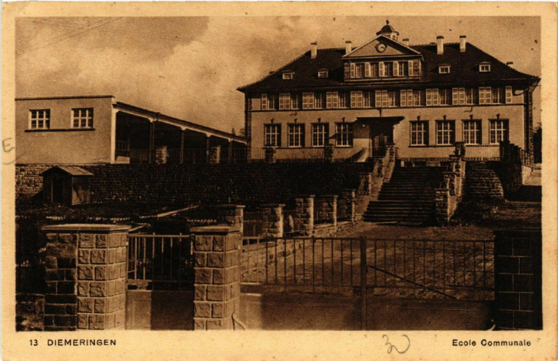 Carte postale ancienne Diemeringen Ecole Communale à Diemeringen