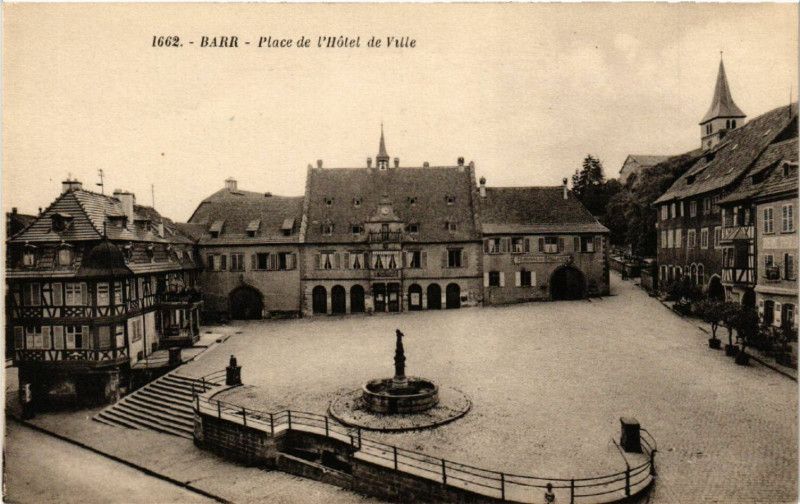 Carte postale ancienne Barr - Place de l'Hotel de Ville à Barr