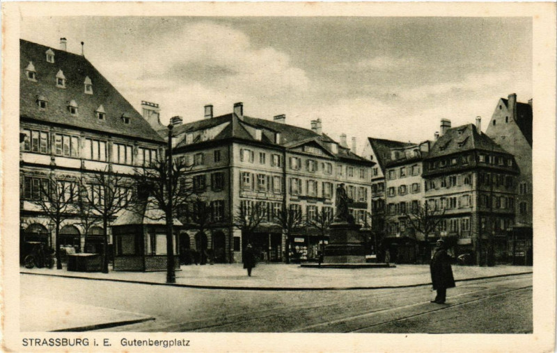Carte postale ancienne Strassburg Gutenbergplatz à Berg