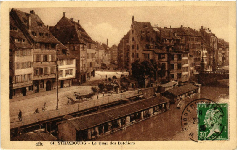 Carte postale ancienne Strassburg Le Quai des Bateliers