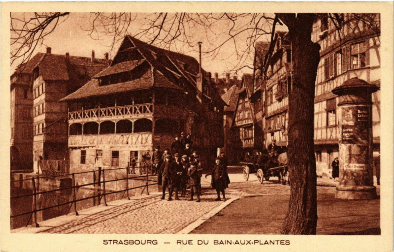 Carte postale ancienne Strassburg-Rue du Bain aux Plantes