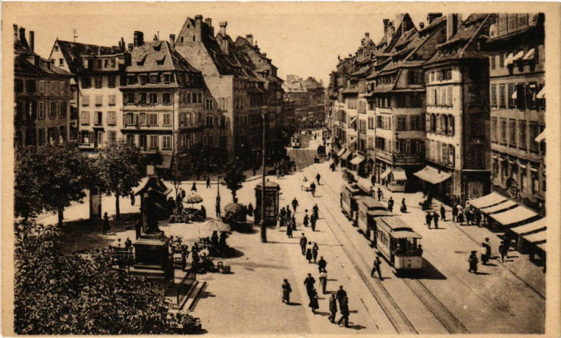 Carte postale ancienne Strassburg-Place Gutenberg à Berg