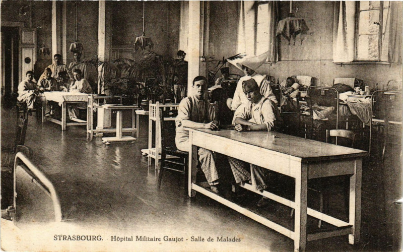 Carte postale ancienne Strasbourg - Hopital Militaire Gaujot - Salle des Malades à Strasbourg