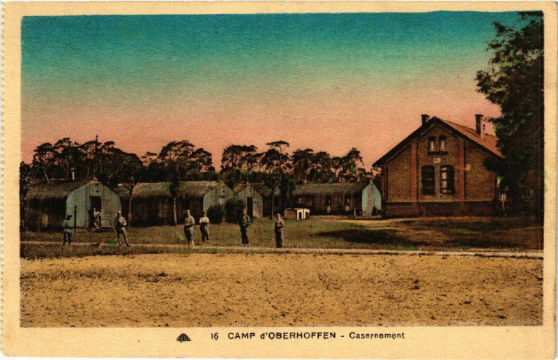 Carte postale ancienne Camp d'Oberhoffen-Casernement à Hoffen