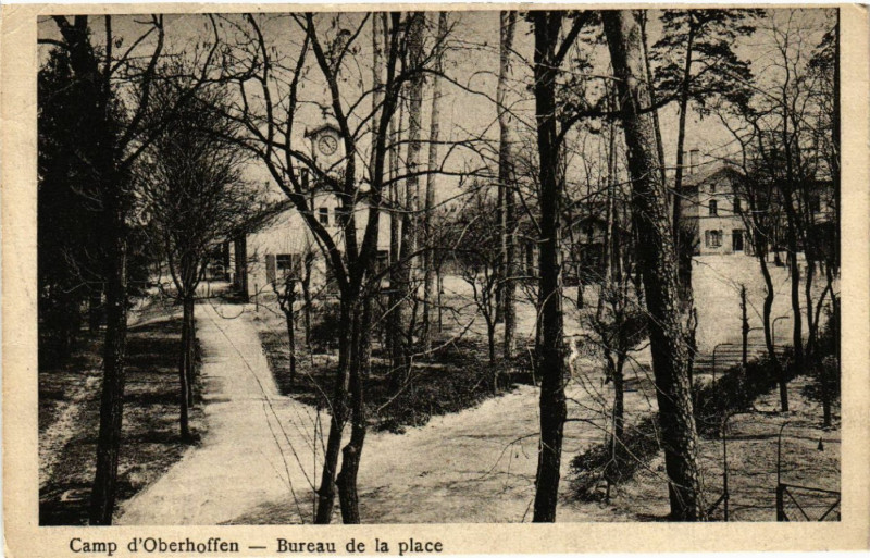 Carte postale ancienne Camp d'Oberhoffen-Bureau de la place à Hoffen