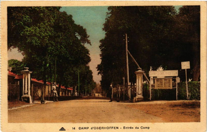 Carte postale ancienne Camp d'Oberhoffen Entrée du Camp à Hoffen