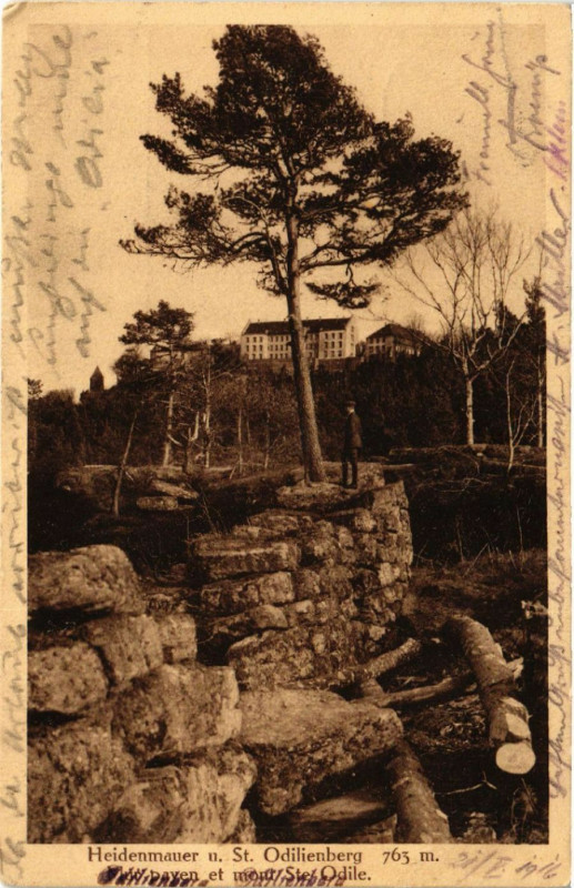 Carte postale ancienne Heidenmauer u. Saint-Odilienberg 763 m. à Berg