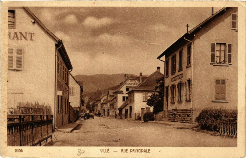Carte postale ancienne Ville - Rue principale à Villé