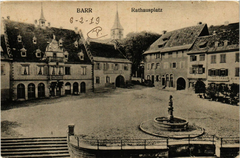 Carte postale ancienne Barr - Rathausplatz à Barr