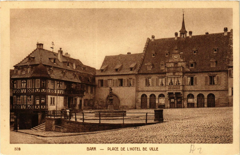 Carte postale ancienne Barr - Place de l'Hotel de Ville à Barr