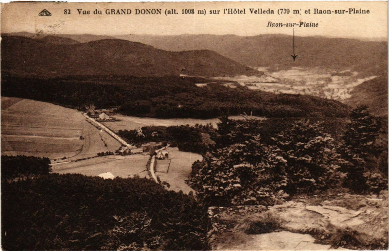 Carte postale ancienne Vue du Grand Donon sur l'Hôtel Velleda et Raon-sur-Plaine à Grandfontaine