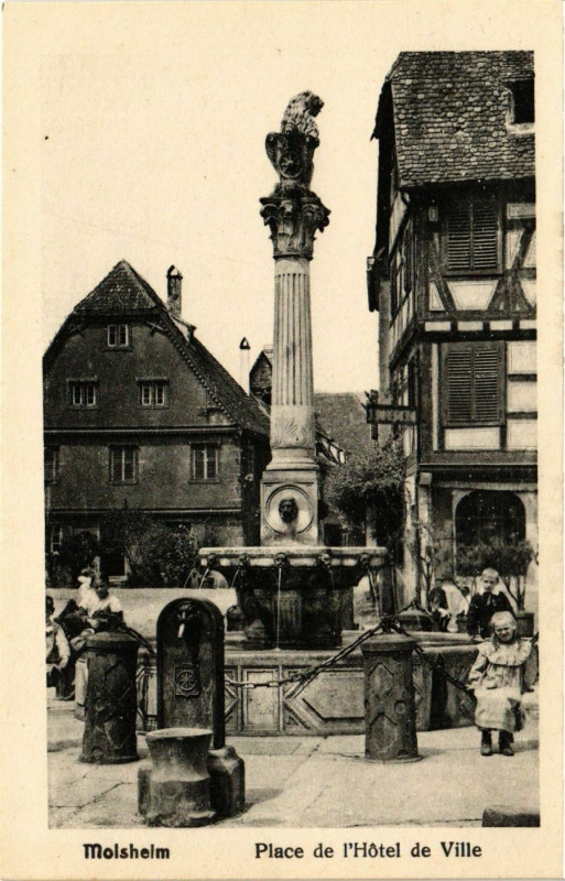 Carte postale ancienne Molsheim - Place de l'Hotel de Ville à Molsheim