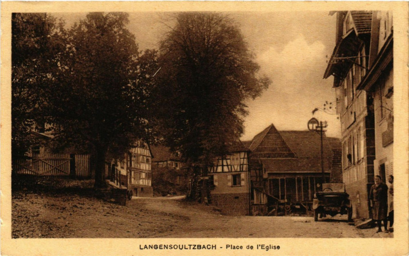 Carte postale ancienne Langebsoultzbach - Place de l'Eglise