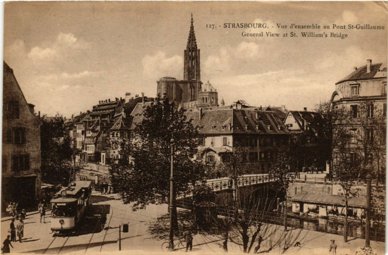 Carte postale ancienne Strasbourg - Vue du ensemble au Pont à Strasbourg