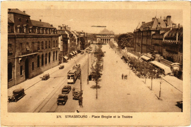 Carte postale ancienne Strasbourg - Place Broglie et le Theatre à Strasbourg