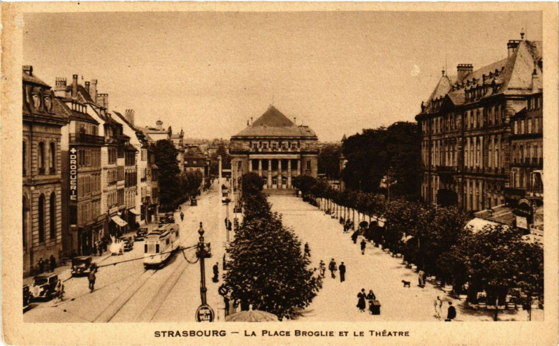 Carte postale ancienne Strasbourg - La Place Broglie à Strasbourg