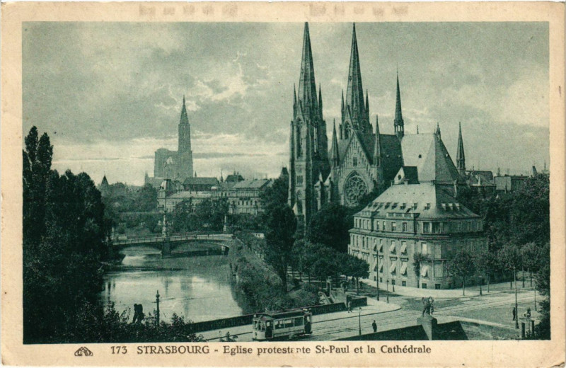 Carte postale ancienne Strasbourg - Eglise Protestante Saint-Paul et la Cathedrale à Strasbourg