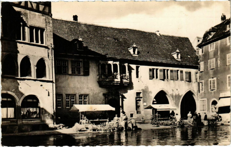 Carte postale ancienne Colmar Place de la Cathédrale à Colmar