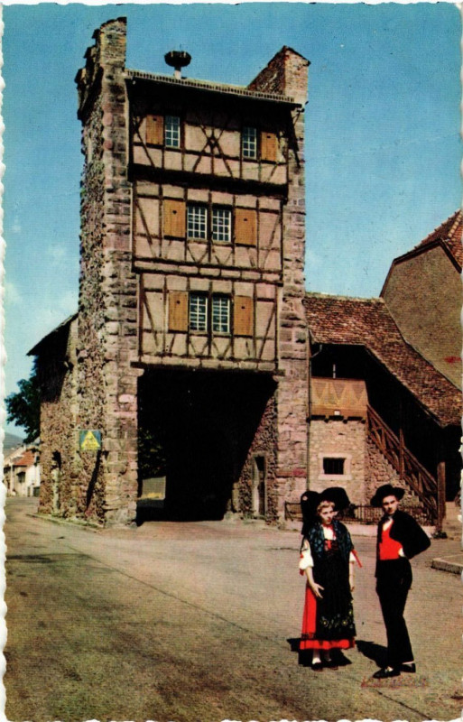 Carte postale ancienne L'Alsace Pittoresque - Porte de Thann a Cernay à Thann