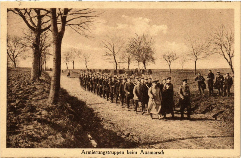 Carte postale ancienne Armierengstruppen beim Ausmarsch