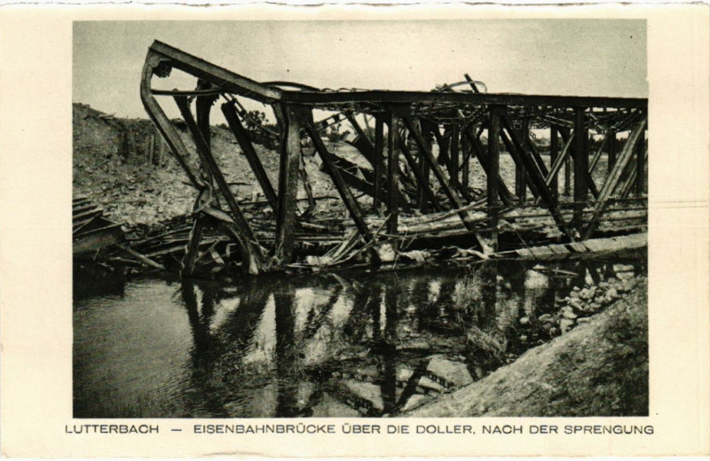 Carte postale ancienne Lutterbach - Eisenbahnbrucke uber die Doller nach der Sprengung à Lutterbach