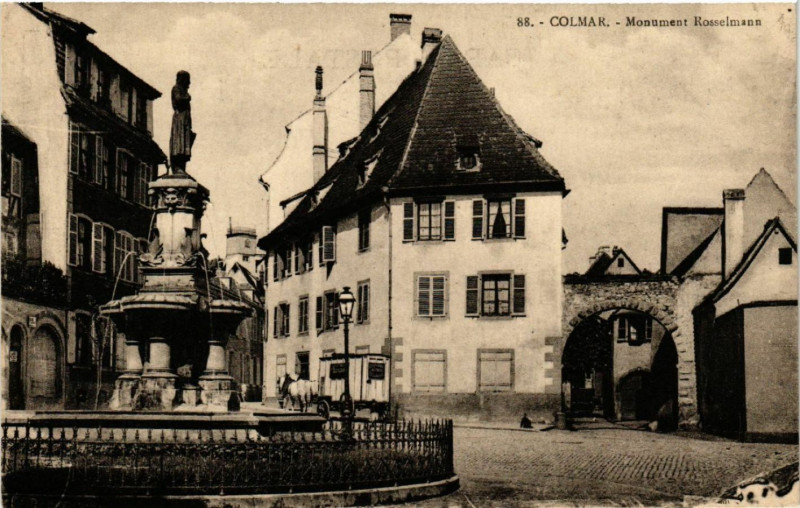 Carte postale ancienne Colmar - Monument Rosselmann à Colmar