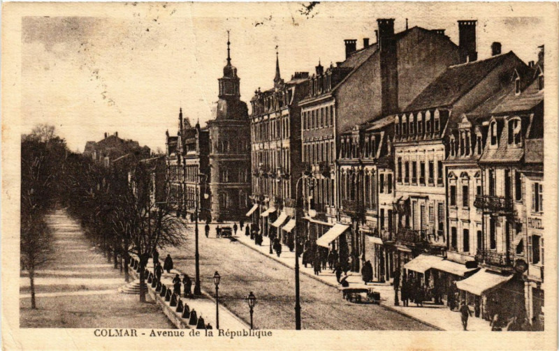 Carte postale ancienne Colmar - Avenue de la Republique à Colmar