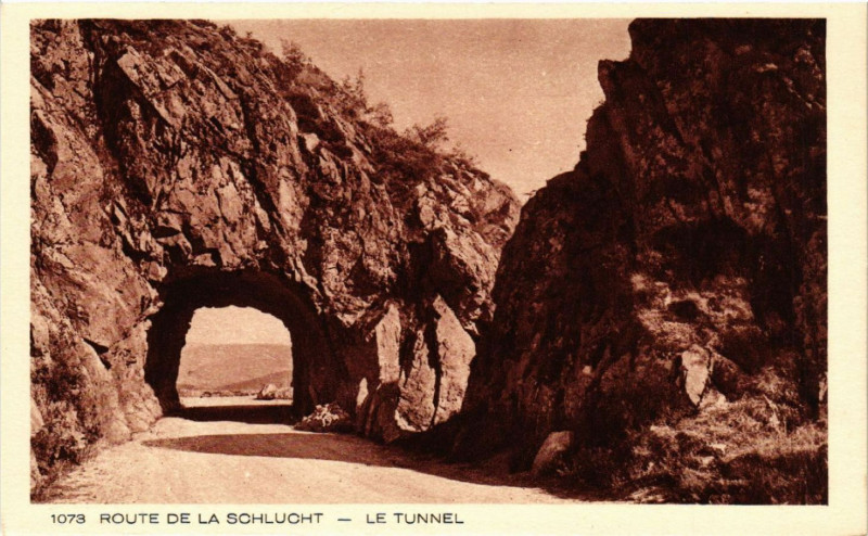 Carte postale ancienne Route de la Schlucht - Le Tunnel