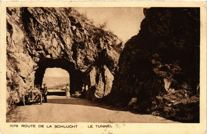 Carte postale ancienne Route de la Schlucht - Le Tunnel