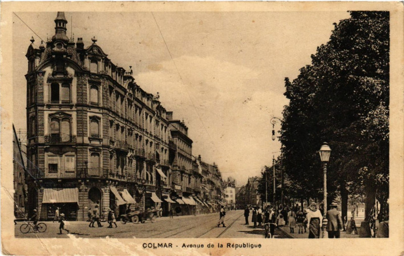 Carte postale ancienne Colmar - Avenue de la Republique à Colmar