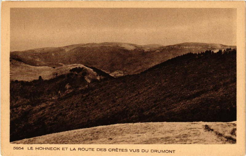 Carte postale ancienne Le Hohneck et la Route des oretes vus du Drumont