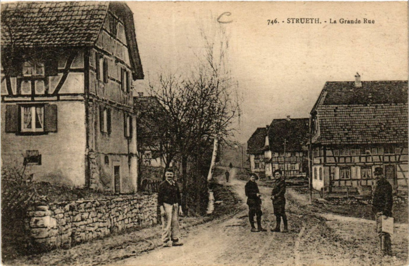 Carte postale ancienne Strueth - La Grande Rue à Strueth