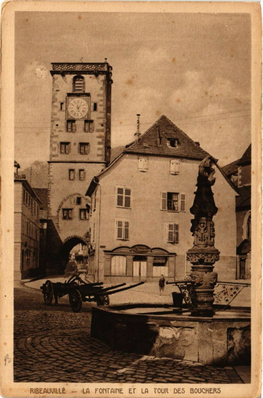 Carte postale ancienne Ribeauville - La Fontaine et la Tour des Bouchers à Ribeauvillé