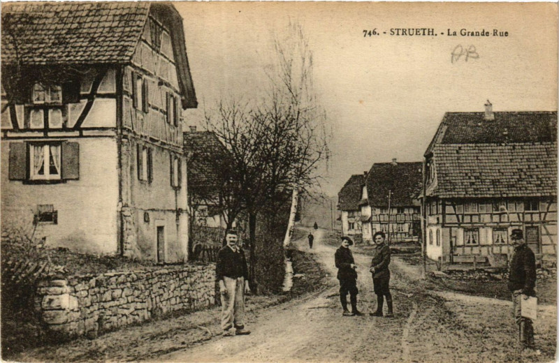 Carte postale ancienne Strueth - La Grande Rue à Strueth