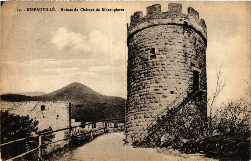 Carte postale ancienne Ribeauville - Ruines du Chateau de Ribeaupierre à Ribeauvillé
