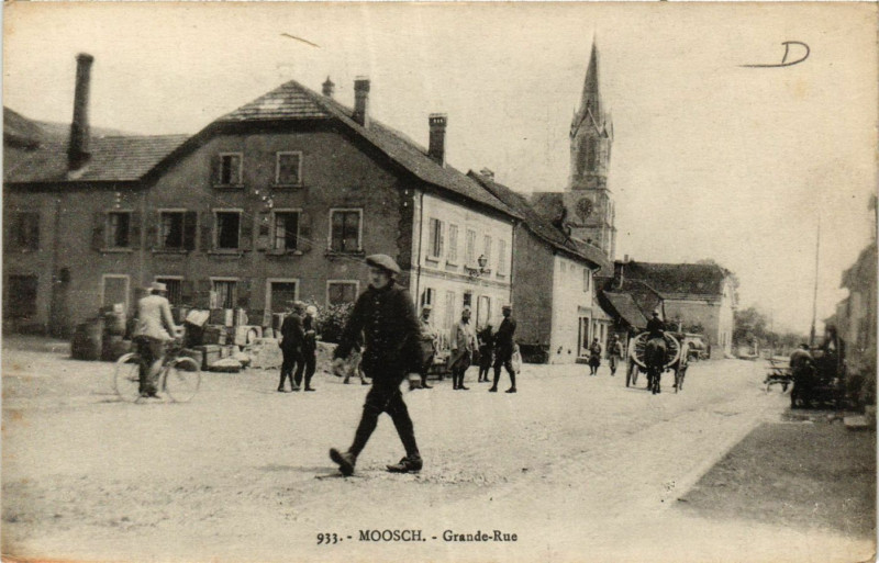 Carte postale ancienne Moosch - Grande Rue à Moosch