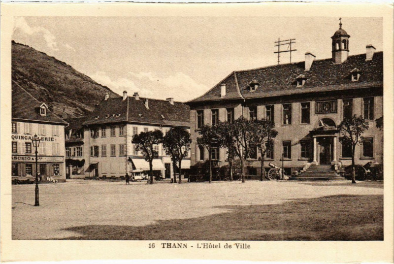Carte postale ancienne Thann - L'Hotel de Ville à Thann