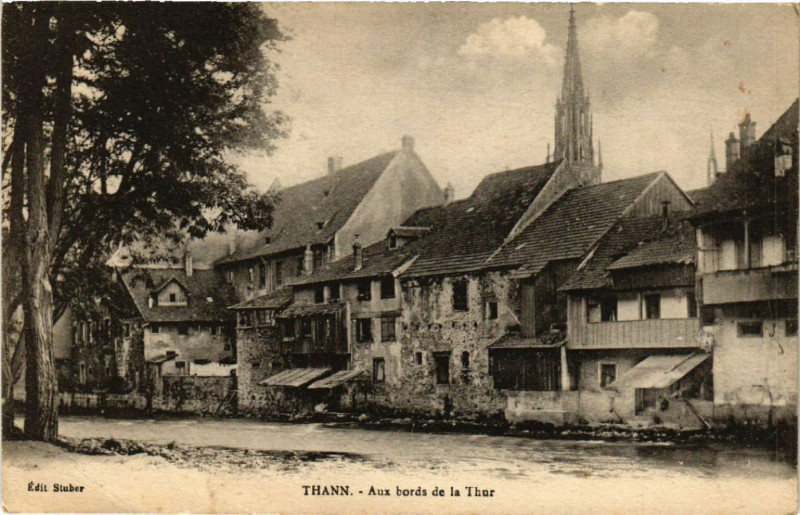 Carte postale ancienne Thann - Aux bords de la Thur à Thann
