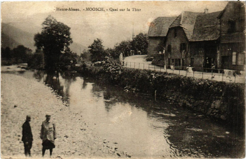 Carte postale ancienne Moosch - Quai sur la Thur à Moosch