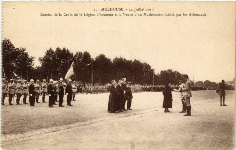 Carte postale ancienne Mulhausen Mulhouse Remise de la Croix de la Legion d'Honneur à Mulhouse
