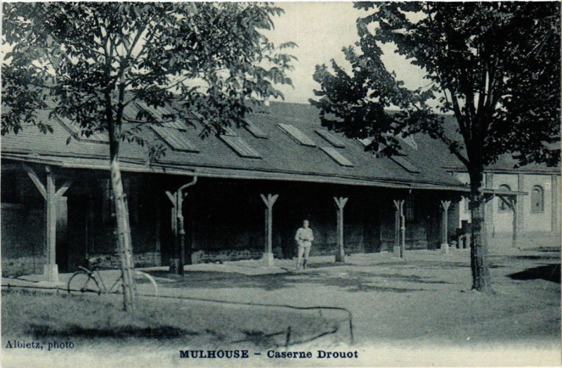 Carte postale ancienne Mulhausen - Mulhouse - Caserne Drouot à Mulhouse