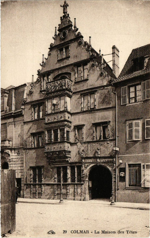 Carte postale ancienne Colmar - La Maison des Tetes à Colmar