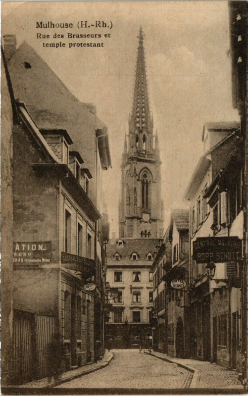 Carte postale ancienne Mulhouse (H.-Rh.) Rue des Brasseurs et temple protestant à Mulhouse