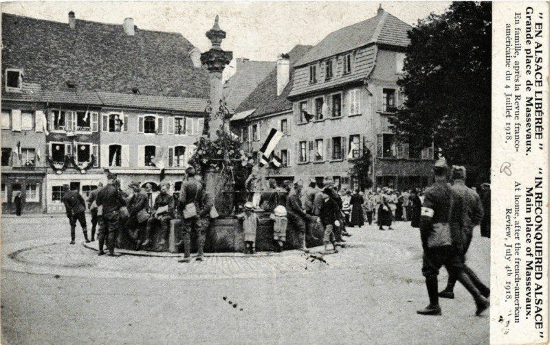 Carte postale ancienne En Alsace Liberée - Grande place de Massevaux