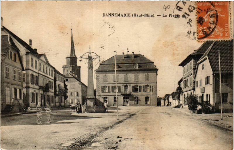 Carte postale ancienne Dannemarie - La Place à Dannemarie