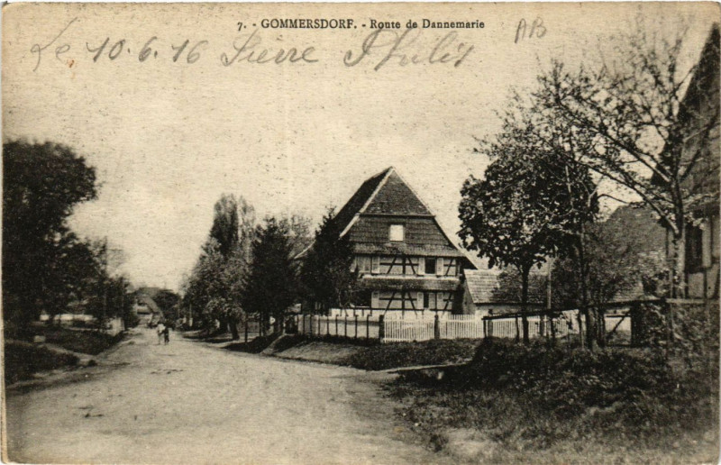 Carte postale ancienne Gommersdorf - Route de Dannemarie à Gommersdorf