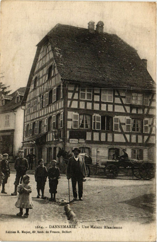 Carte postale ancienne Dannemarie - Une Maison Alsacienne à Dannemarie