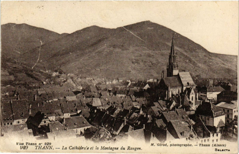 Carte postale ancienne Thann - La Cathedrale et la Montagne du Rangen à Thann